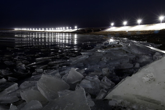 冰面 浮桥 结冰江面 跑冰排