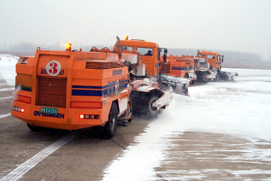 机场扫雪车