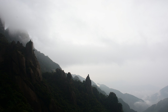 雾中的三清山 水墨山水画