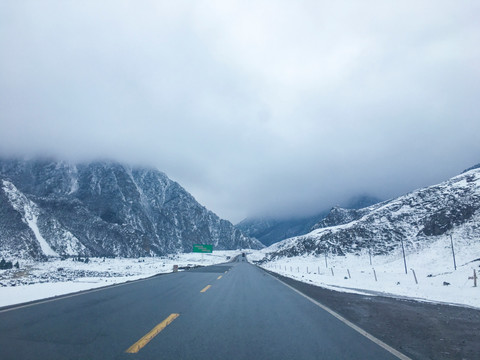 祁连山 雪山 山路