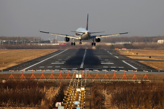 南方航空 飞机降落 机场跑道