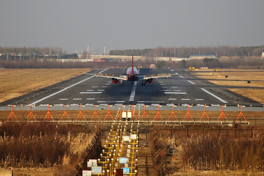 吉祥航空 飞机降落 机场跑道