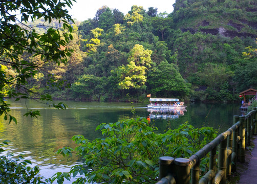 青山绿水 丹霞山 湖畔