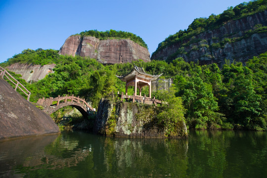 丹霞山 湖泊 青山绿水