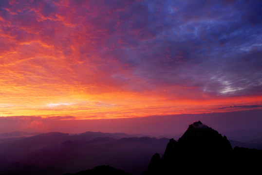 黄山晚霞