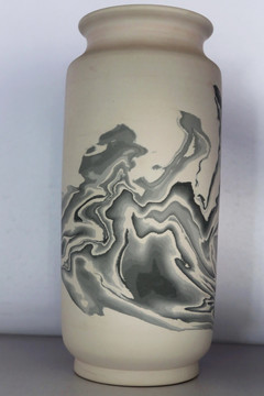 灰地灰流纹陶瓶