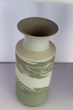 灰地绿流纹直口陶瓶