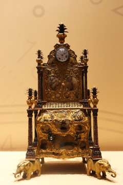 英国铜镀金嵌玛瑙水法座钟
