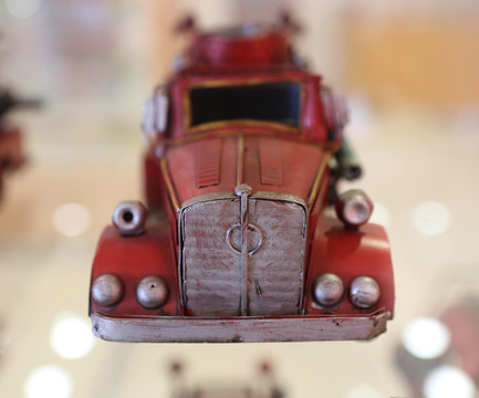 红色吉普车消防车模型