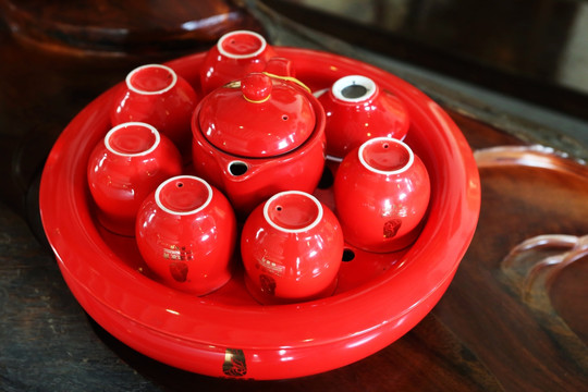 红瓷成套茶具