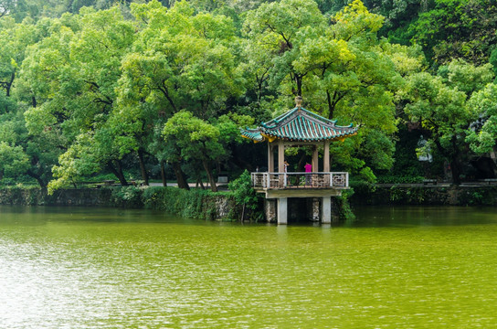 星湖七星岩风景区