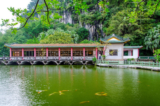 星湖七星岩风景区