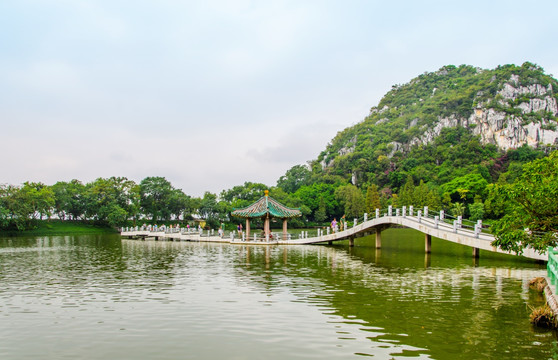 星湖七星岩风景区