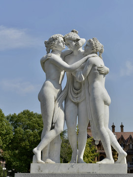 三圣女 雕塑
