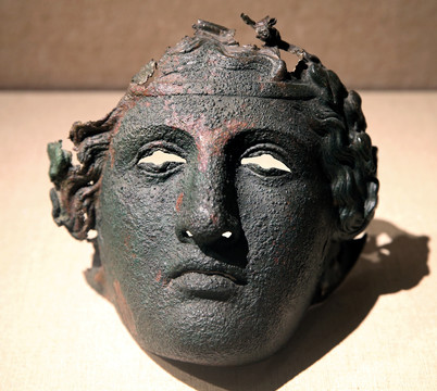 古罗马青铜人面头盔