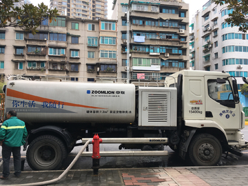 街道洒水车加水