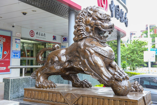 银行门口的狮子