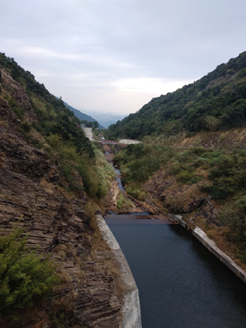 山间渠道