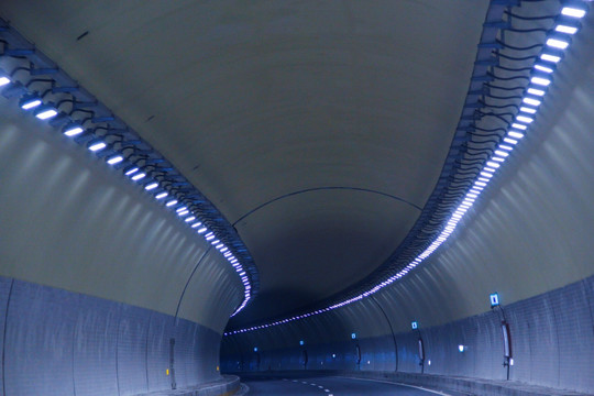 隧道高速公路