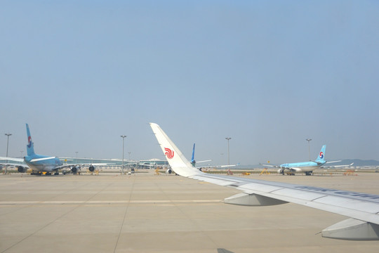 仁川机场航站楼 大韩航空飞机