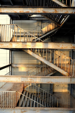 钢铁楼梯