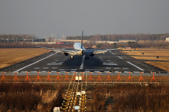 飞机落地 降落 中国南方航空