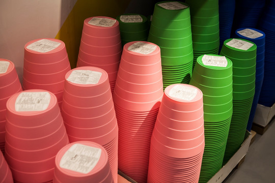 垃圾桶 塑料 彩色 商场