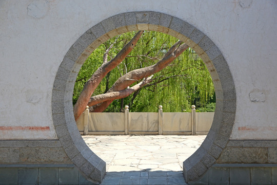 中华民族园 月亮门