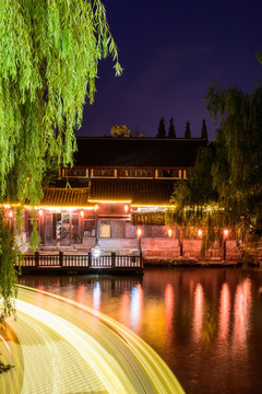 水街夜景
