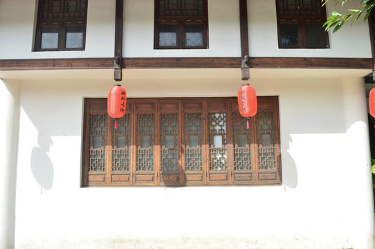 中式镂空木窗