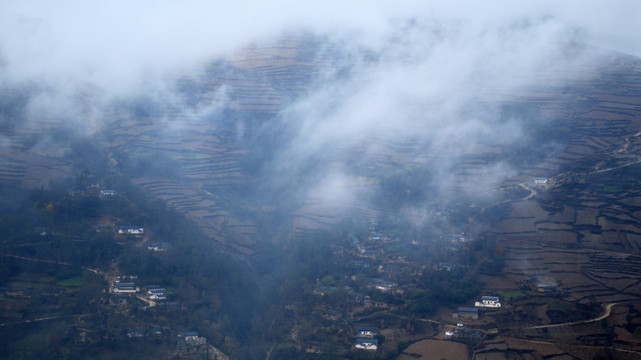 村庄 贫困村退出