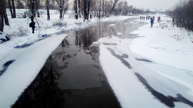 冬季冰雪河流