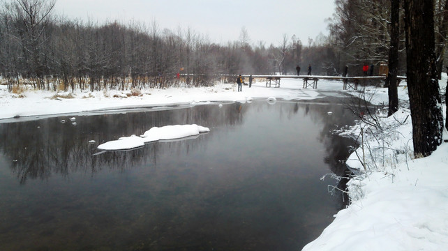 冬季雪景河流