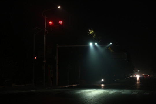 雾霾下的路灯