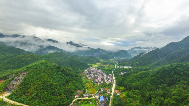 航拍乡村田野