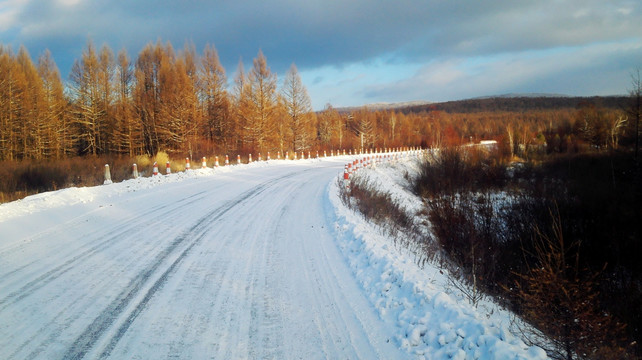 冬季积雪路面