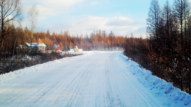 冬季积雪公路