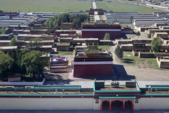 阿坝各莫寺全景