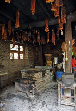 羌族柴火厨房