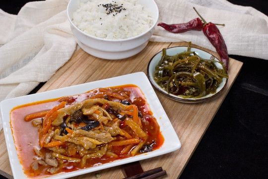 鱼香肉丝饭 拌饭