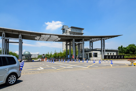 高校大门