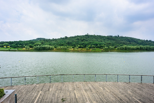 羊山湖水景