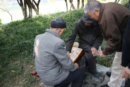 下棋老人