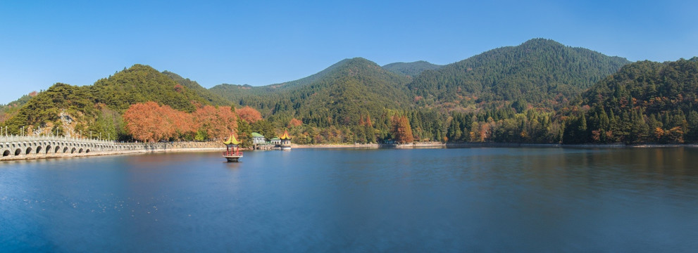 庐山芦林湖秋色