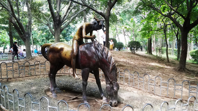 骑马少年 雕塑
