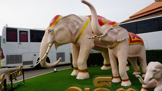 大象雕像 大象雕塑 彩色大象
