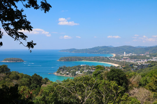 远眺普吉岛海湾 普吉岛