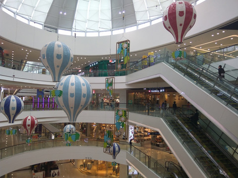 悬空气球 商场走廊