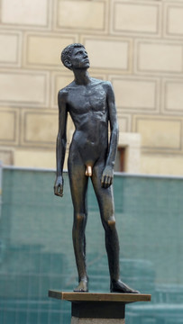布拉格裸男铜像雕塑