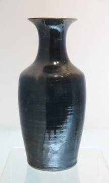 清黑釉瓷瓶